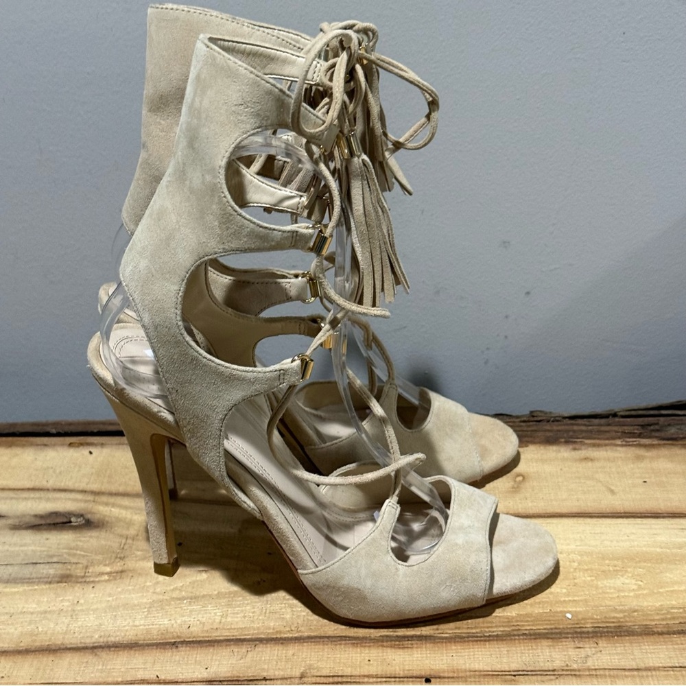 *NEW* Marc Fisher Larsa suede lace up tassel heel Size 7M A40 - Picture 5 of 11
